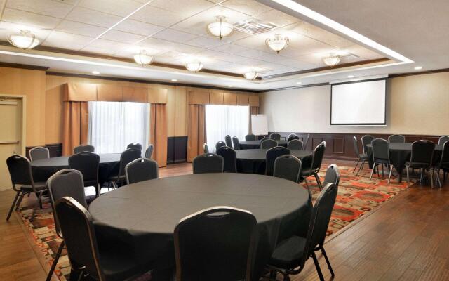 Comfort Inn & Suites Near Lake Lewisville