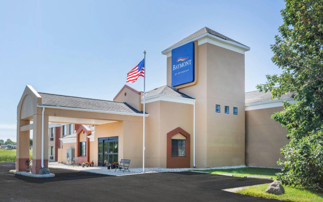 Baymont Inn & Suites by Wyndham Mukwonago