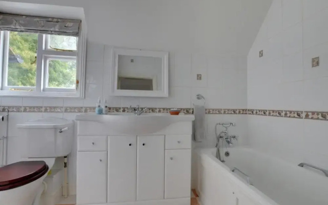 Modern Holiday Home in Hawkhurst Kent With Garden