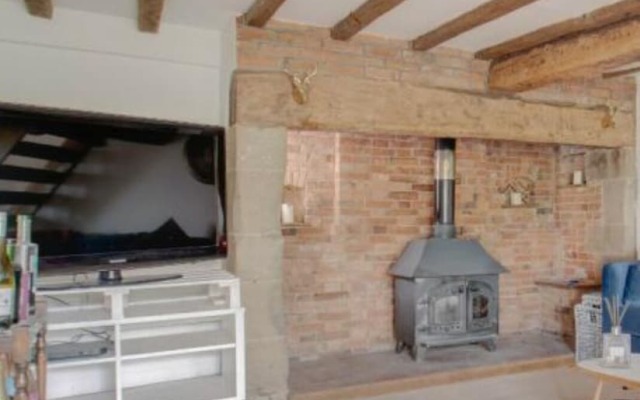 Beautiful 3-bed House in the Hamlet of Ham Green