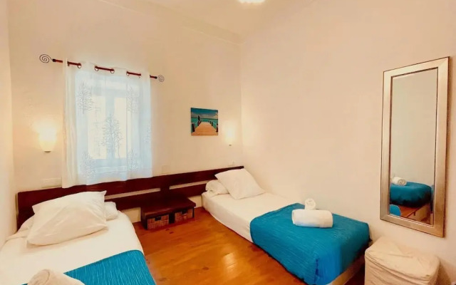 Holiday Home Near Stunning Beaches