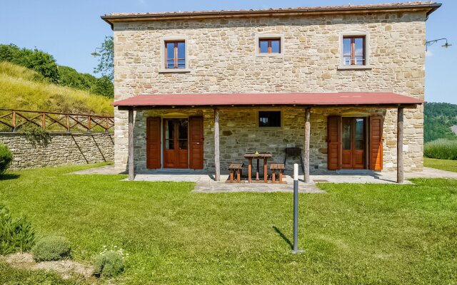 Beautiful accommodation in elegant farmhouse with pool and breathtaking views
