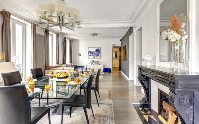 Elegant 3BR Arc de Triomphe