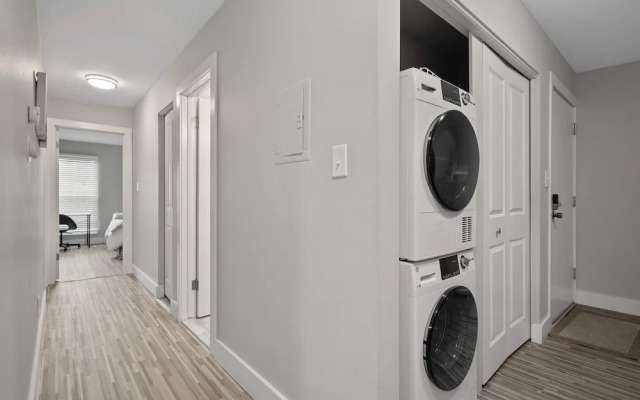 Spacious 2BR 2BA City Haven