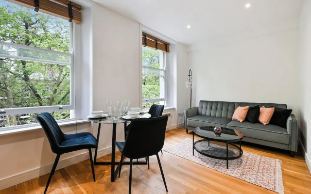 Avari Apartments – Gray’s Collection
