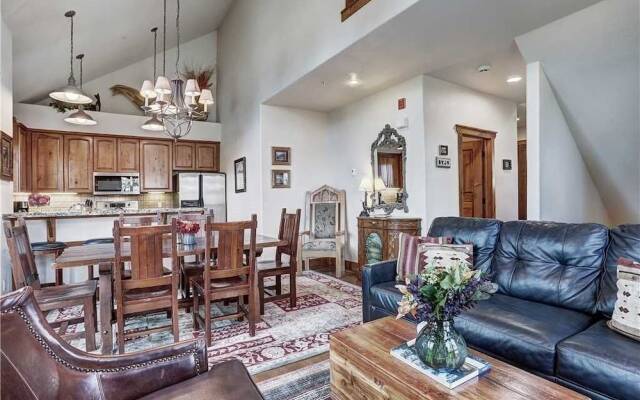 Amber Sky - Ski-In/Ski-Out by RedAwning