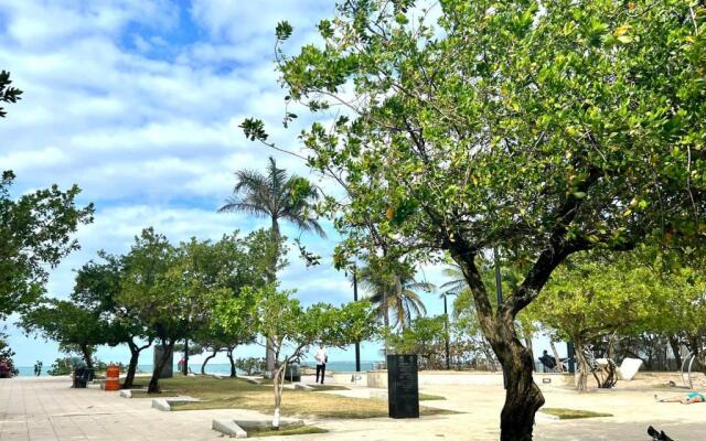 Luxurious Beachside 3-Br Apt