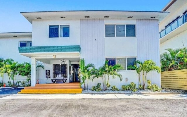 Coastal Studio by Hollywood Beach Boardwalk