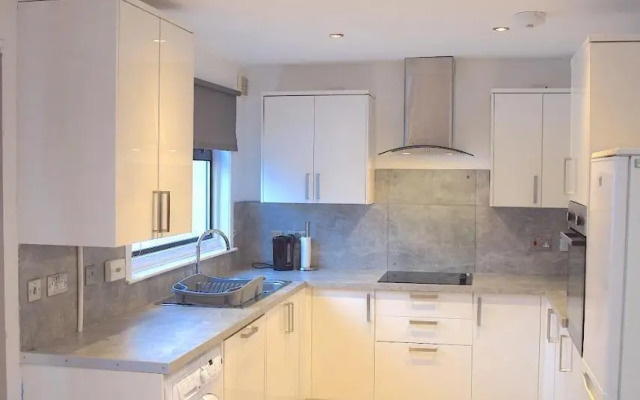 3 Bedroom-Kelpies Serviced Apartments Bruce