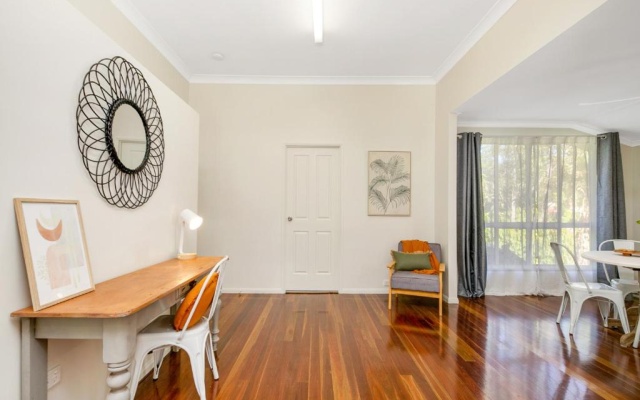 Hughes Hideaway - 2BR Cottage on 1 Acre w Air Con, King Beds – Guest Rooms – Yeppoon