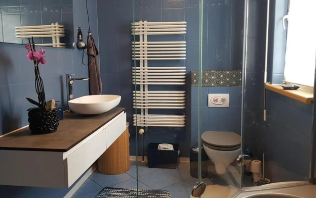 Pool & Lake Holiday Home