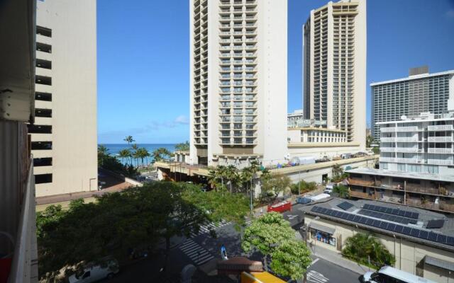 Sea Shore 75 Steps from Waikiki Beach and Sleeps 1 - 3!