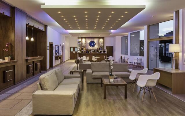 Iris Beach Hotel