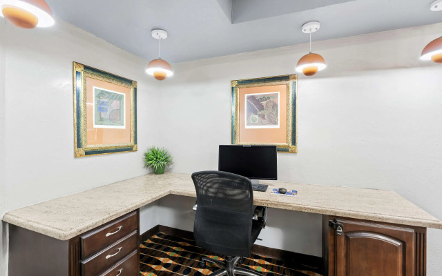 SureStay Plus Hotel by Best Western Lubbock Medical Center