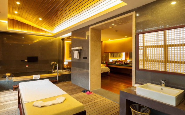 Phoenix Hotspring Resort