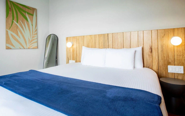 Tropical Suites Hotel