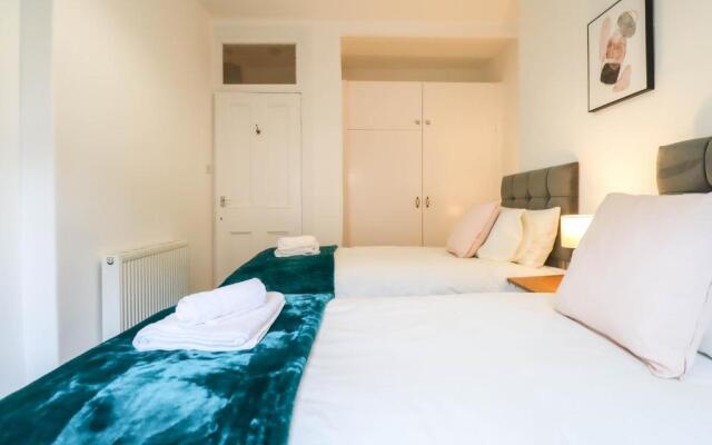 Largs Coastal Apartment