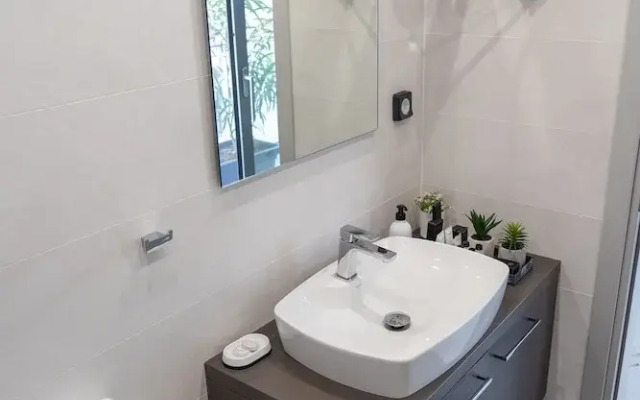 The Lop Athens Holiday Luxury Suites