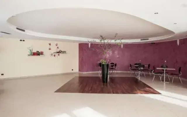 Manhattan Village Hotel