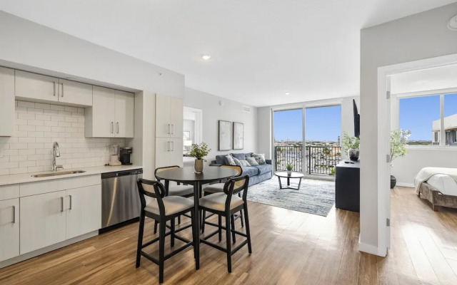 Stylish City-View Condo Pool Access