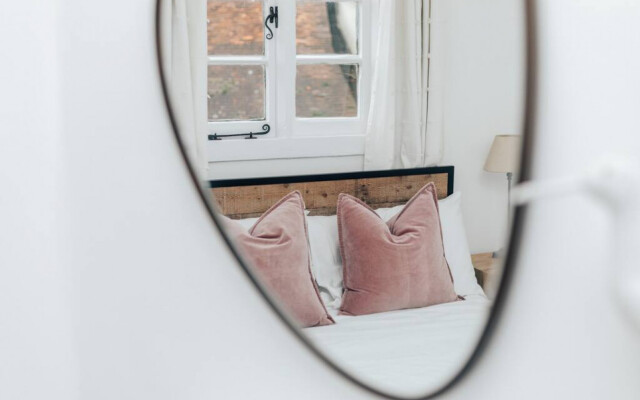 Chalk House - Pet Friendly - From 125 Per Night