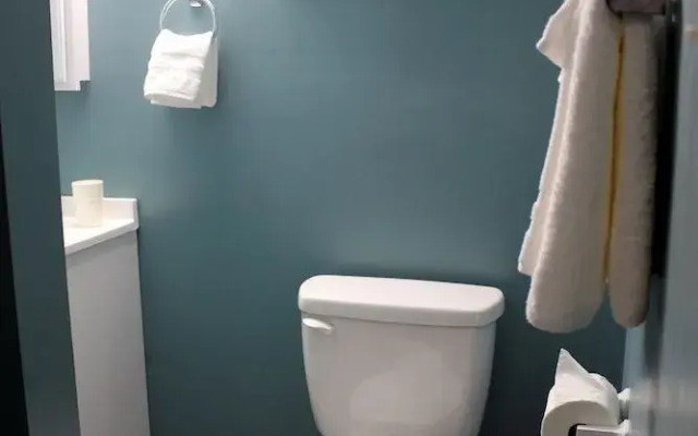 Brighton Retreat (Walk to Metro)