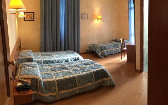 Hotel Holiday