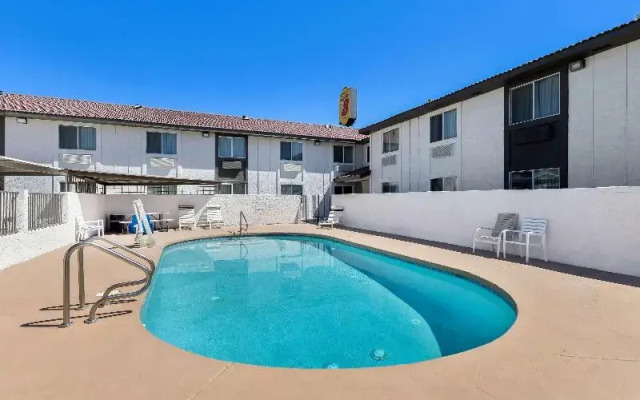 Super 8 Goodyear/Phoenix Area