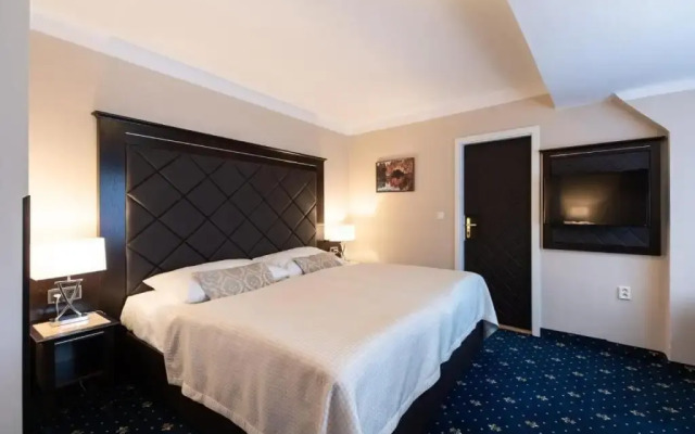 Pytloun Old Armoury Hotel Prague