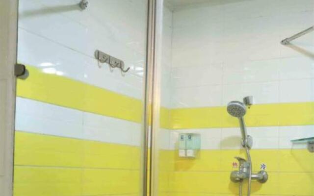 7 Days Inn (Guangzhou Nanfang Hospital Tonghe Subway Station)
