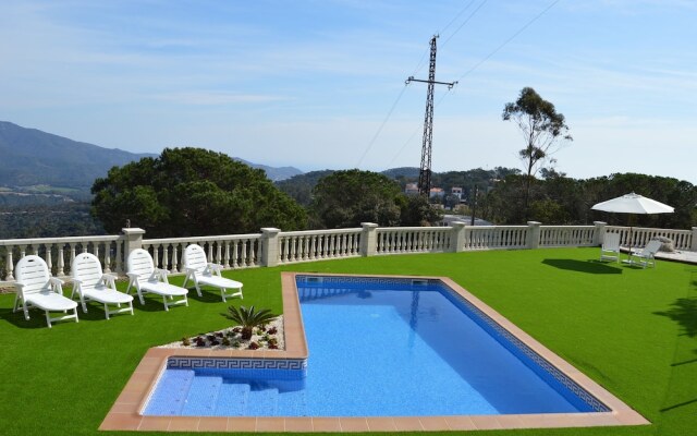 Santa Flora Holiday House