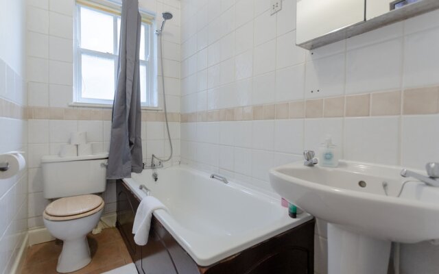 Charming 2 Bedroom Property in Clapham
