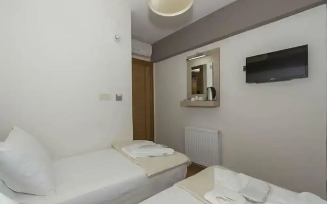 Metrolux Hotel