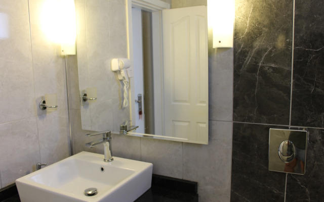 The Prince Inn Hotel & Villas