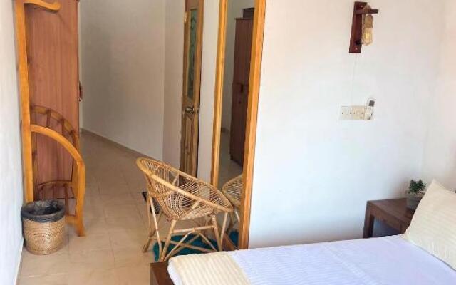 Hummus Hostel & Restaurant