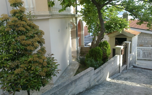 Apartment Lile - comfortable apartment and 3 bedrooms: A1 Pisak, Riviera Omis