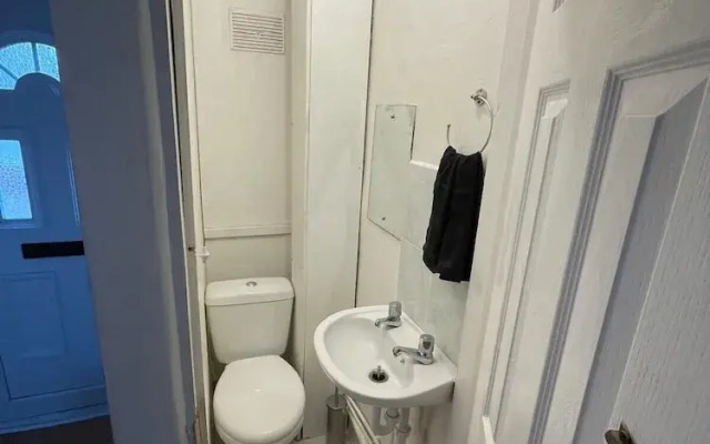 3-bed House - Garden & 30 Mins to Central London