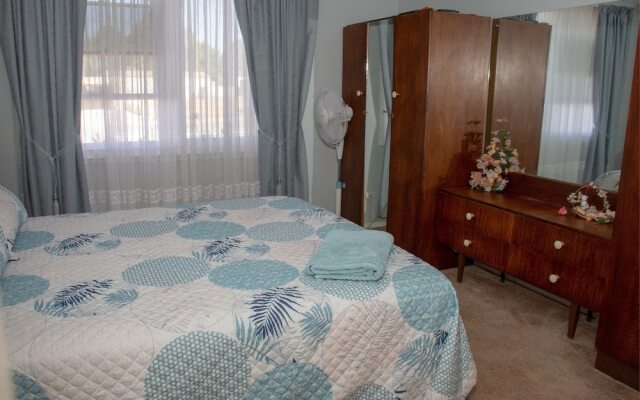 Chrissies Palace - Hostel