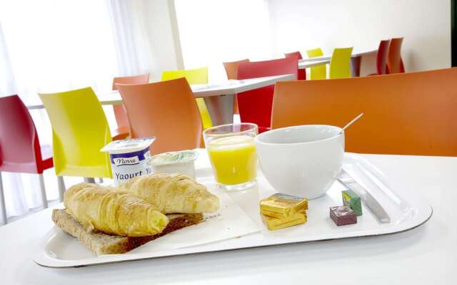 Premiere Classe Niort Est - La Crèche