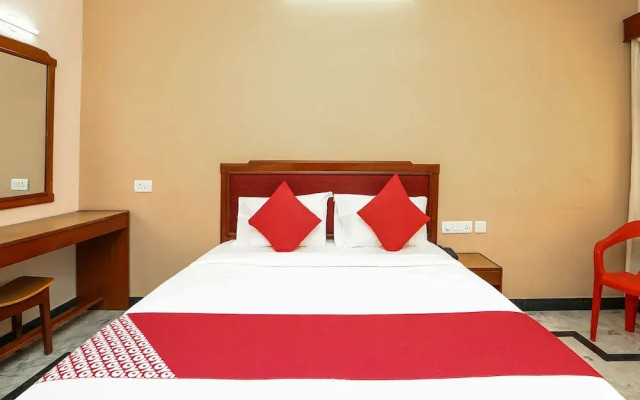 OYO 17056 Hotel Chandra Palace