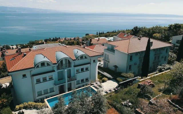 New Luxury Apartments