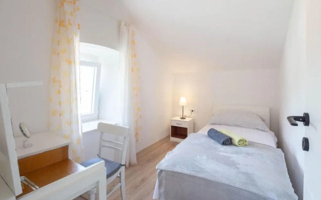 Beautiful Home in Povlja With Wifi and 3 Bedrooms