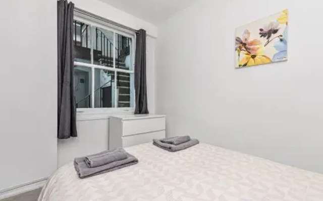 Fantastic 4 bedroom apartment in Russell Square