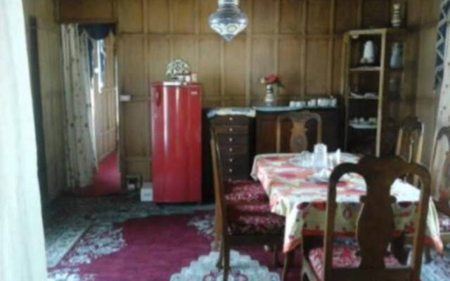 Pamela Houseboat