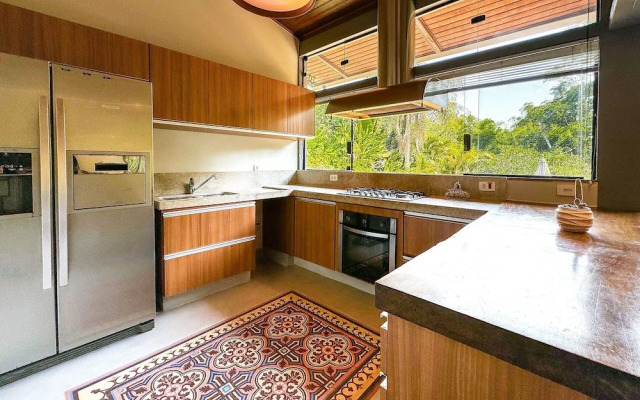 Arquitetura única na Granja Viana