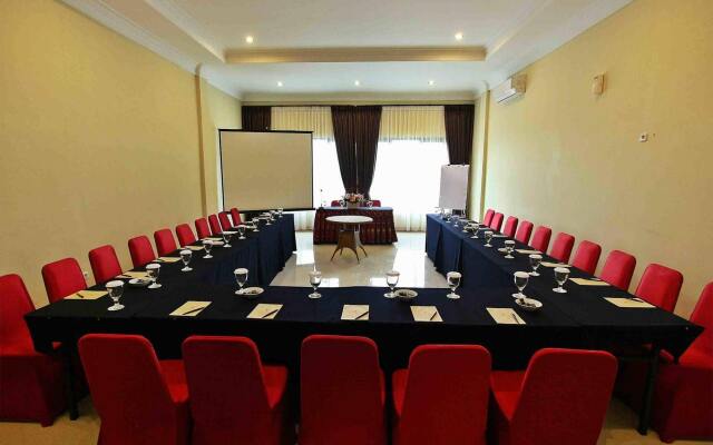 Grand Ussu Hotel & Convention