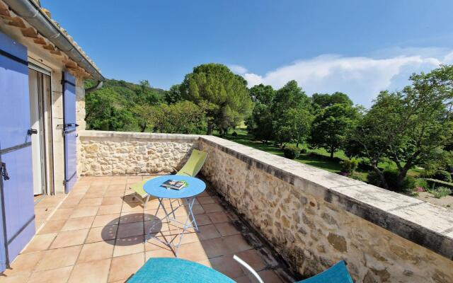 Charming Stone House With Terrace and Garden, Lussan