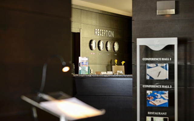 Rosslyn Central Park Hotel