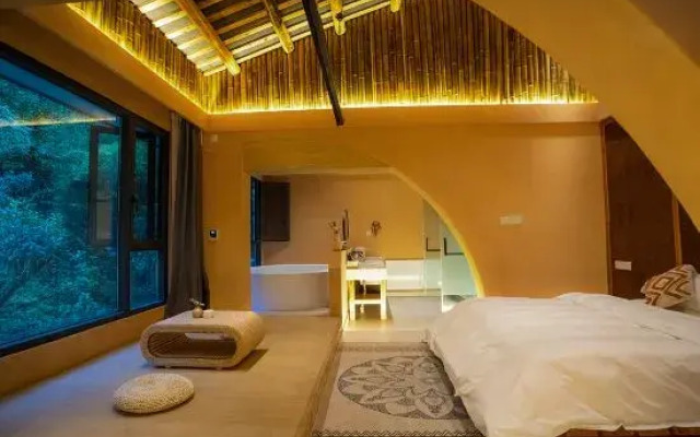 Qishanye. Qiyun Guisi Tang Projection Holiday Homestay