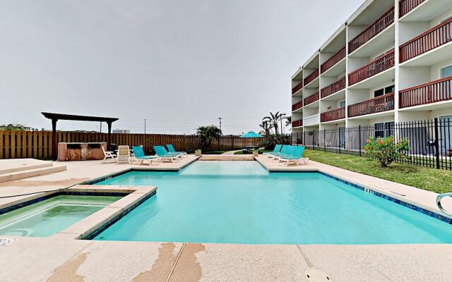 122 Sea Breeze - Sutdio Condo